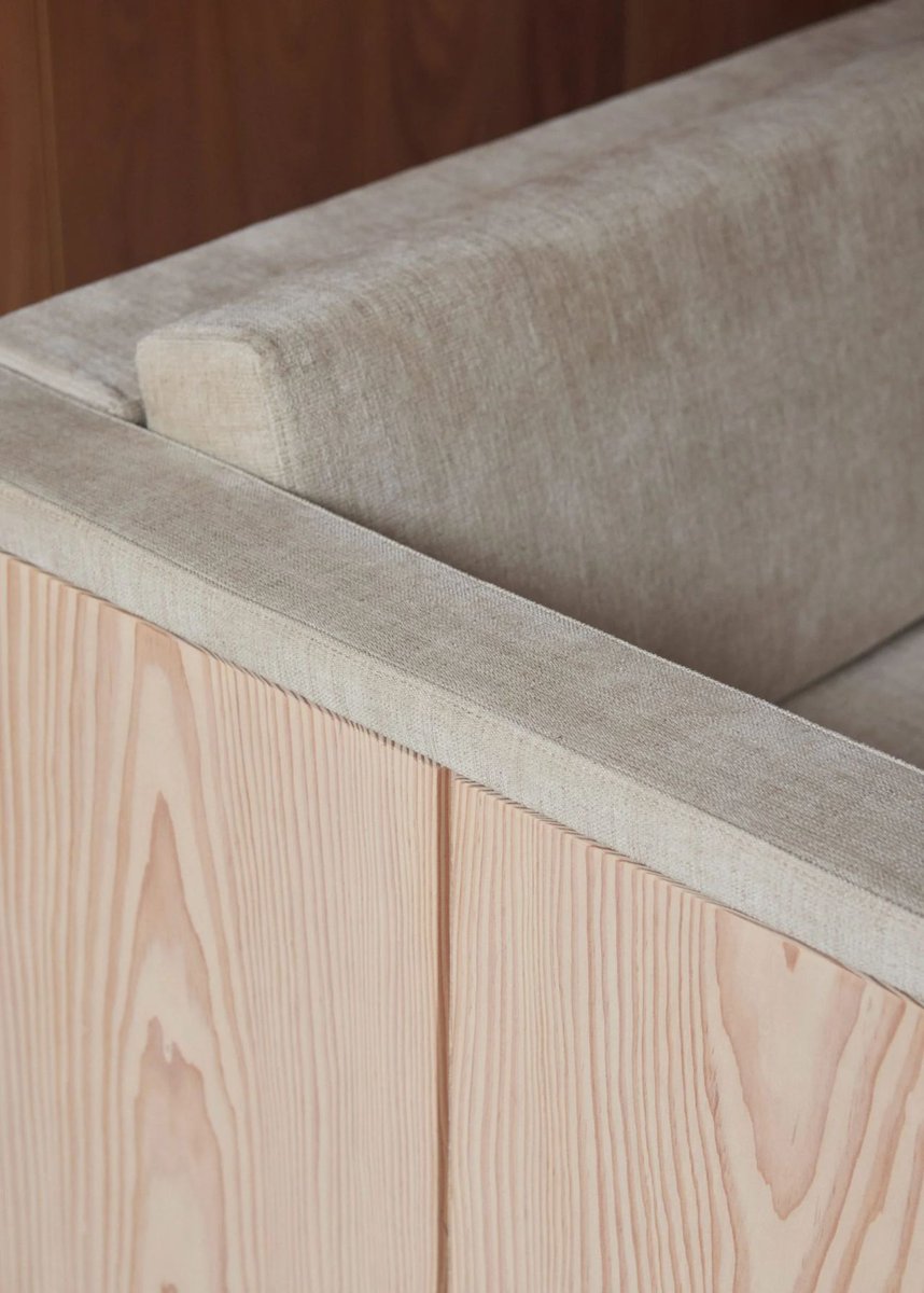 TNInteriors_'s tweet photo. British designer John Pawson has created a collection of bespoke wooden furniture for Danish manufacturer and long-term collaborator Dinesen 🪵

Check out the full article on Dezeen 👉 https://t.co/ize9lkOVpY

#interiors #interiordesign #furniture #furnituredesign https://t.co/FrHDEx0k36