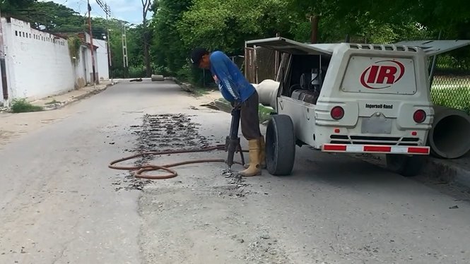 elsiglocomve's tweet image. Arrancaron los trabajos de sustitución de tuberías en 3 sectores de Palo Negro del municipio Libertador, estado Aragua, esto como parte de los proyectos que está realizando el alcalde Gonzalo “Chacho” Díaz, en dicha jurisdicción. #Regionales #7Junio