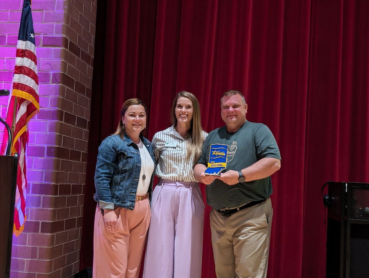 SSeLearn's tweet photo. We are so proud to announce that the 2024 South Shore Summer of Learning Candice Dodson Award recipient is Ken Benich. His impact on education through the State of Indiana and beyond cannot be overstated. Congratulations, Ken! #takeahike24 @inelearn https://t.co/j9x7HhhAwe