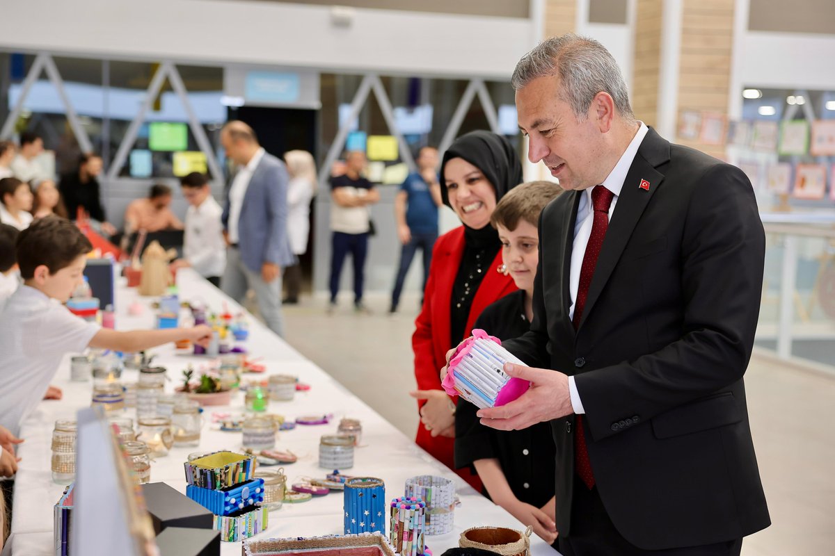 sivasbeltr's tweet photo. Başkanımız Dr. Adem Uzun, Sivas Buruciye Bilim ve Sanat Merkezi'nde açılışı yapılan Bilim ve Sanat Şenliği Sergisini ziyaret etti.

Sergiyi gezerek ürünler hakkında bilgi alan Başkanımız Uzun, çocuklarla da yakından ilgilenerek başarılarının devamını diledi. https://t.co/OZc44TCRPT