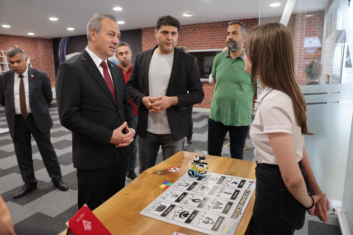 sivasbeltr's tweet photo. Başkanımız Dr. Adem Uzun, Sivas Buruciye Bilim ve Sanat Merkezi'nde açılışı yapılan Bilim ve Sanat Şenliği Sergisini ziyaret etti.

Sergiyi gezerek ürünler hakkında bilgi alan Başkanımız Uzun, çocuklarla da yakından ilgilenerek başarılarının devamını diledi. https://t.co/OZc44TCRPT