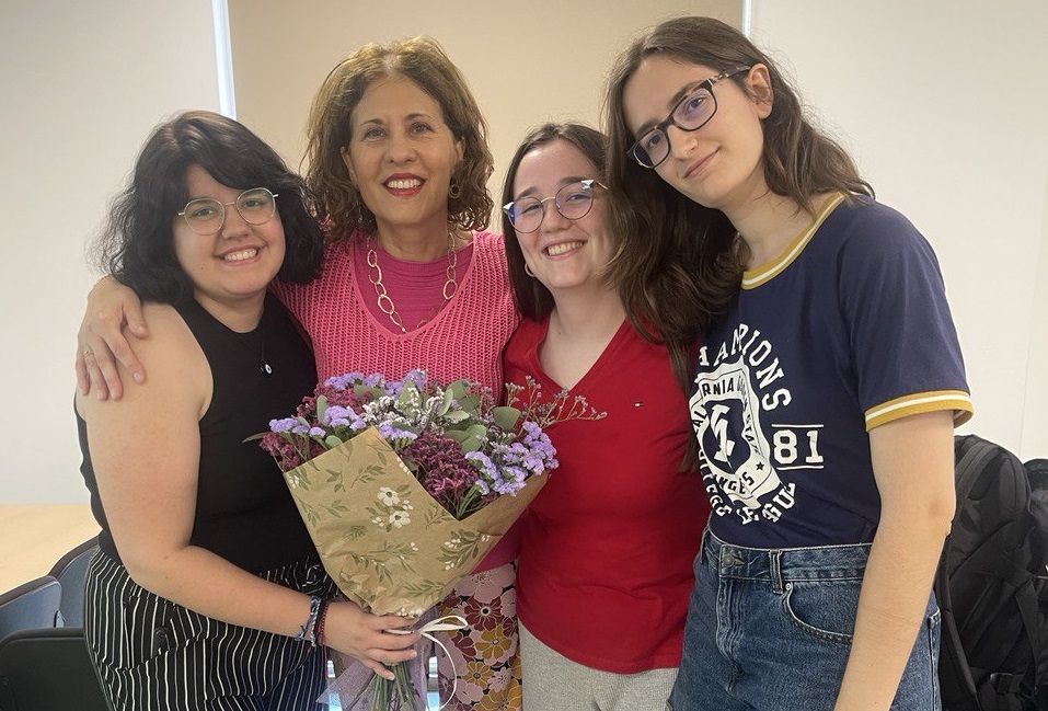 LabhumaUAB's tweet photo. Our lab wants to thank for their commitment and enthusiasm our undergraduate #Psychology students for their Final Degree Project! 

#DianaArias, #LauraDelgado, #TrizSacedo @uabpsicologia

You did so a great job!

#TFG #sexdifferences #externalizing

🥰🥰 https://t.co/nUFdJ93Zfp