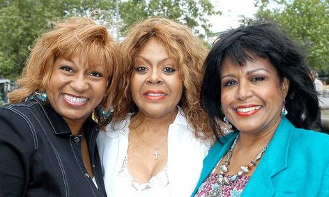 FormerSupremes's tweet photo. #FLOSFRIDAY celebrating 38 years of #SupremeExcellence with #FormerLadiesOfTheSupremes
#lookingback to May 2005 when #ScherriePayne #LyndaLaurence formerly of #Motown #TheSupremes with #FreddiPoole performed in #Berlin #Germany.
with #TVhost #DieterThomasHeck. https://t.co/dGROtLMa1R