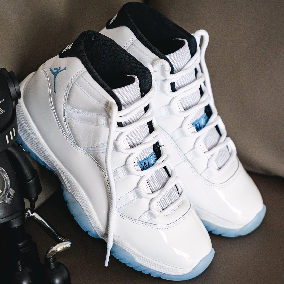 zSneakerHeadz's tweet photo. 2024 “Legend Blue” Air Jordan 11 detailed look! 🥶❄️
Dropping on December 14th. https://t.co/7L474KDD9X
