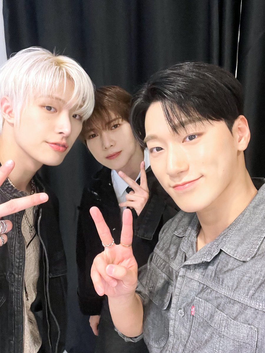 ateezpanama24's tweet photo. [📷] JohnMaat 'XOYB' detrás de la foto.

#XOYB cheers😎🍷 
Con una mesa personalizada para Teez 
Desde lindos aegyo hasta episodios divertidos 
Un programas de entrevistas con muchas variedades 🗣

#ATEEZ #에이티즈 
#YEOSANG #SAN #MINGI https://t.co/VOtTbQXFs3