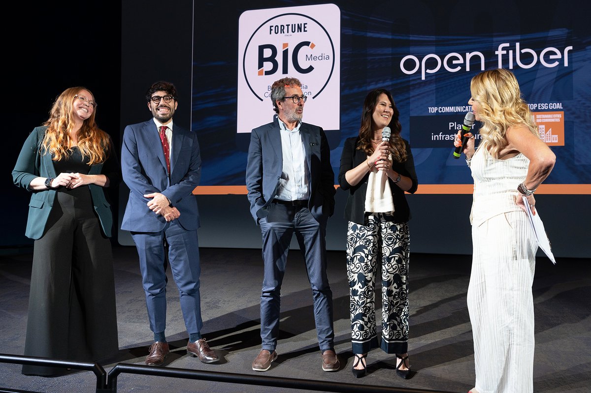 alessia gozzi (@alessiagozzi) on Twitter photo .<a href="/OpenFiberIT/">Open Fiber</a> ha ottenuto anche quest'anno la certificazione #BIC di <a href="/EikonSC/">Eikon SC</a> <a href="/fortuneitalia/">Fortune Italia</a> per aver realizzato una comunicazione inclusiva, efficace e trasparente che sa adattarsi ai cambiamenti del panorama lavorativo.
Sempre più orgogliosa di far parte di questa squadra! .<a href="/OpenFiberIT/">Open Fiber</a> ha ottenuto anche quest'anno la certificazione #BIC di <a href="/EikonSC/">Eikon SC</a> <a href="/fortuneitalia/">Fortune Italia</a> per aver realizzato una comunicazione inclusiva, efficace e trasparente che sa adattarsi ai cambiamenti del panorama lavorativo.
Sempre più orgogliosa di far parte di questa squadra!