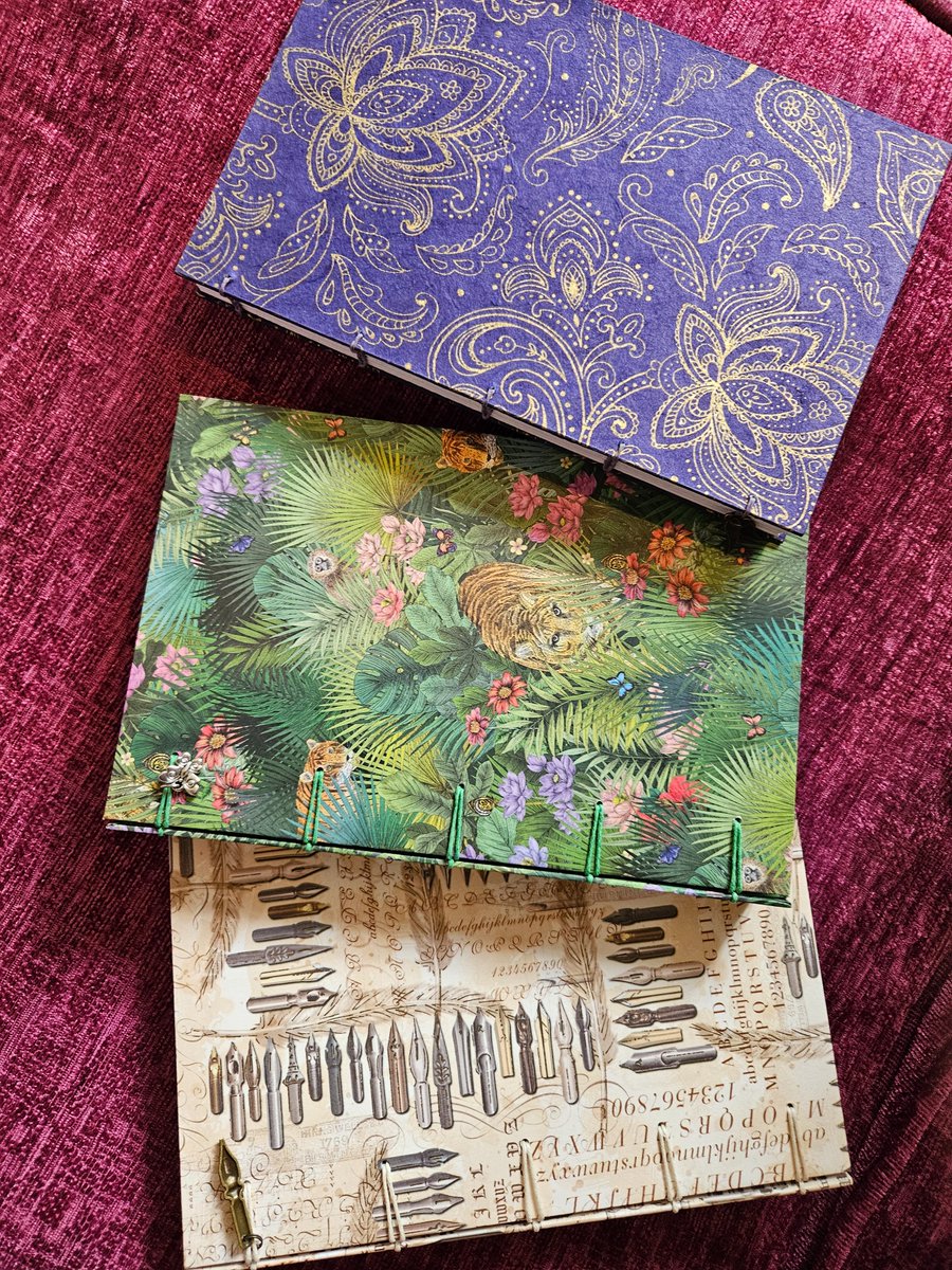RosannaMcGlone's tweet photo. βοΈ Writer friends, whenever I begin a new project I go to Linda Keightley who makes the most beautiful hand bound π with passion and β€οΈ Here are today's for this year's books! @pascalepoet #notebooks #crafts #handmade #handbound #greatvaluetoo https://t.co/zSODn35eWM