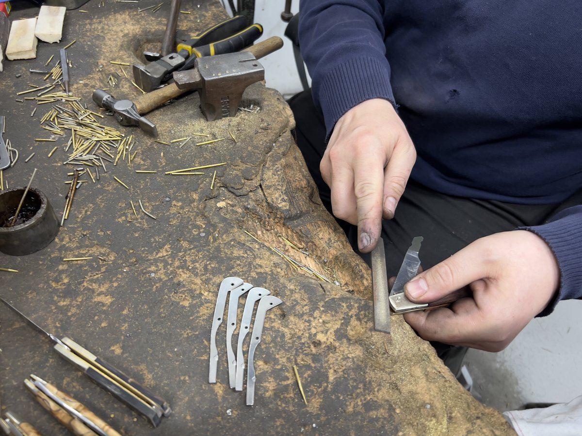 eggintonknives's tweet photo. 260 years after The Star and Cross trademark was first granted to Joseph Rodgers we've created a limited edition Barlow Spear Point using a pattern from the archive. Add it to your wish list at  https://t.co/JUC5rYXcgM https://t.co/CuElzm5ee3