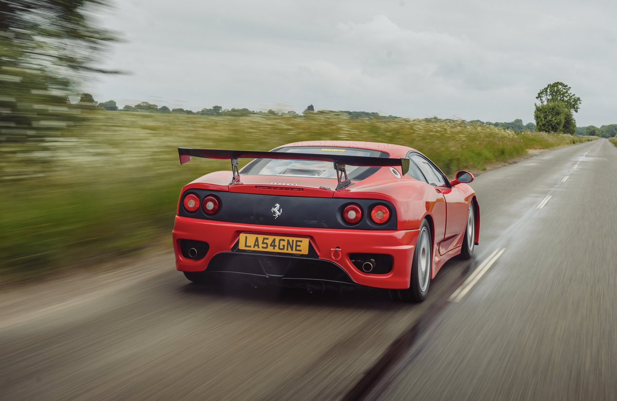 Shamefully roped @OllieMarriage into driving this for some new ‘for sale’ pics. Very odd (but brilliant) shooting your own car; does make me want to keep it. Until I remember there’s three other projects i should really finish first…

pistonheads.com/buy/listing/15…