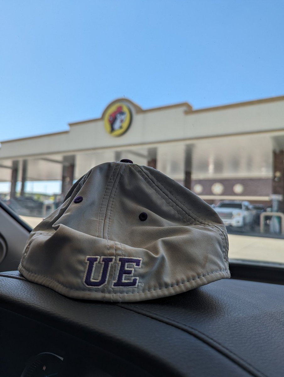 .<a href="/Vol_Baseball/">Tennessee Baseball</a> fans stop at Love's instead of Buc-ee's like <a href="/UEAthleticsBASE/">Evansville Purple Aces Baseball</a> fans. #guac 🥑