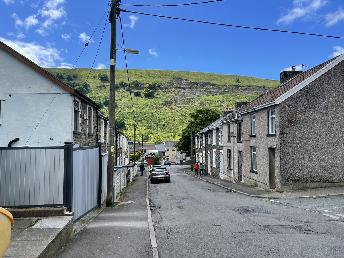 niamh_salkeld's tweet photo. ๐Great leafletting session in Blaina today!
Loved getting out with the team, and chatting to the locals.
Many seem to be fed up with both Labour and the Tories, expressing a strong desire for real change.
#Blaina #GeneralElection #TimeForChange #PlaidCymru https://t.co/EH5CvCZX4i