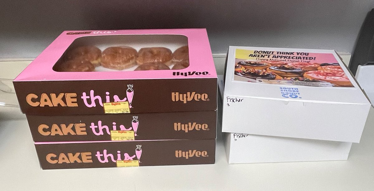 MasonCityPD's tweet image. It's #NationalDonutDay today and we have been well-cared for. Thanks to @HyVee Mason City and Jane Fischer and Associates for thinking of us!  2701