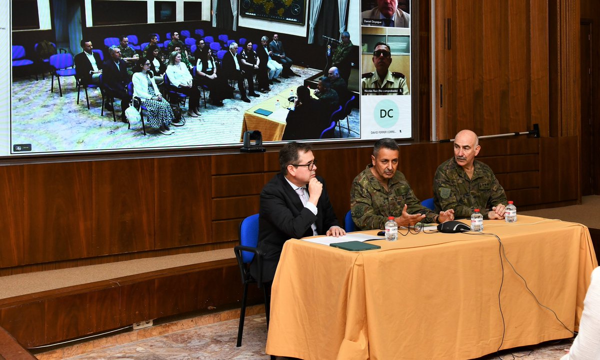 CGTAD_NRDC_ESP's tweet photo. Appreciation ceremony for the personnel who have participated in developing the Information Environment Assessment HUB project.
This initiative, led by HQ NRDC-ESP and conducted in an excellent collaborative atmosphere, involves specialists and universities @UCV_svm @uchceu @UPV https://t.co/mUIiAPTk14