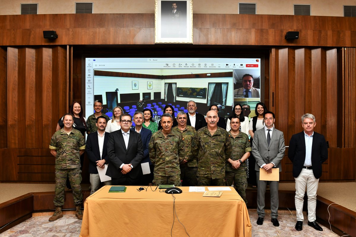 CGTAD_NRDC_ESP's tweet photo. Appreciation ceremony for the personnel who have participated in developing the Information Environment Assessment HUB project.
This initiative, led by HQ NRDC-ESP and conducted in an excellent collaborative atmosphere, involves specialists and universities @UCV_svm @uchceu @UPV https://t.co/mUIiAPTk14