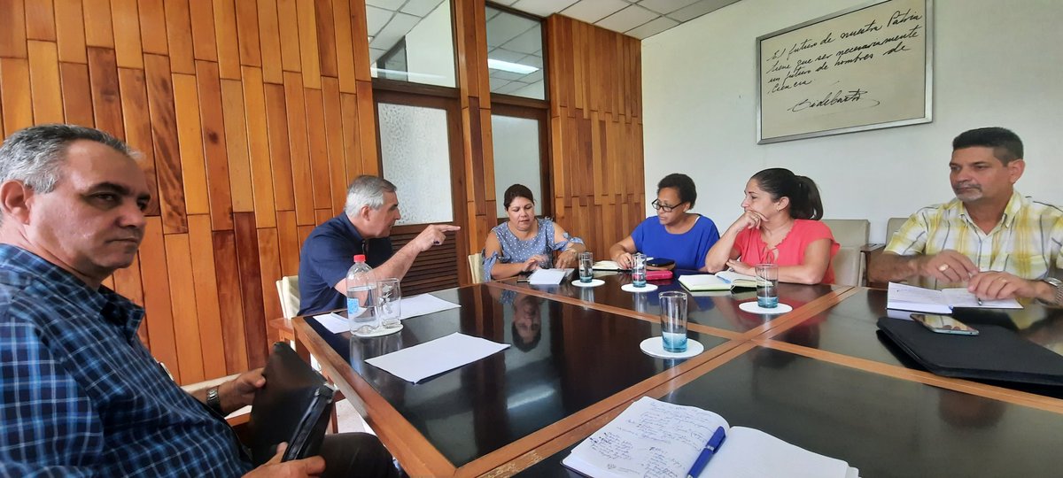 Armando (@armandorguezb) on Twitter photo Intercambia Ministro <a href="/EdMartDiaz/">Eduardo Martínez Díaz</a> con <a href="/BYuniaky/">Yuniasky Crespo Baquero.</a> Primera Secretaria de <a href="/PartidoPCC/">Partido Comunista de Cuba</a> en #Mayabeque Evalúan estrategia de desarrollo de centros de investigación en territorio y conexiones con sector productivo, en especial #Agricultura <a href="/DiazCanelB/">Miguel Díaz-Canel Bermúdez</a> <a href="/MMarreroCruz/">Manuel Marrero Cruz</a> <a href="/InesMChapman/">Inés María Chapman Waugh</a> #Cuba Intercambia Ministro <a href="/EdMartDiaz/">Eduardo Martínez Díaz</a> con <a href="/BYuniaky/">Yuniasky Crespo Baquero.</a> Primera Secretaria de <a href="/PartidoPCC/">Partido Comunista de Cuba</a> en #Mayabeque Evalúan estrategia de desarrollo de centros de investigación en territorio y conexiones con sector productivo, en especial #Agricultura <a href="/DiazCanelB/">Miguel Díaz-Canel Bermúdez</a> <a href="/MMarreroCruz/">Manuel Marrero Cruz</a> <a href="/InesMChapman/">Inés María Chapman Waugh</a> #Cuba