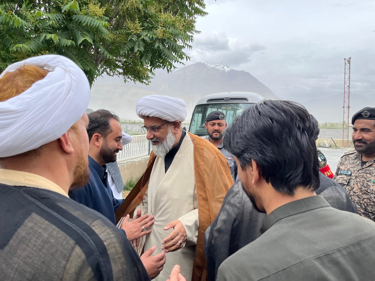 ejazbehashti's tweet photo. چیئرمین ایم ڈبلیو ایم پاکستان علامہ راجہ ناصر عباس جعفری تین روزہ دورے پر سکردو پہنچ گئے۔
سکردو انٹرنیشنل ائیرپورٹ پر علماء کرام اور کارکنان کا والہانہ استقبال۔
استقبالیہ قافلے کا اعلان نہ ہونے کے باوجود ہزاروں افراد کی شرکت۔ https://t.co/HTDXUfj3YA
