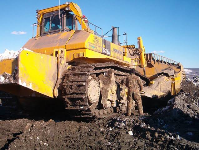 2. The Komatsu D575A-3SD World's largest bulldozer. operational