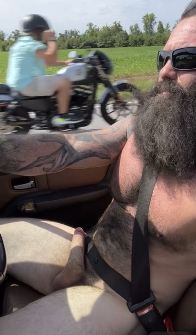 Hey Y’all please don’t forget to wear your Saftey belt. Especially while taking selfies while driving