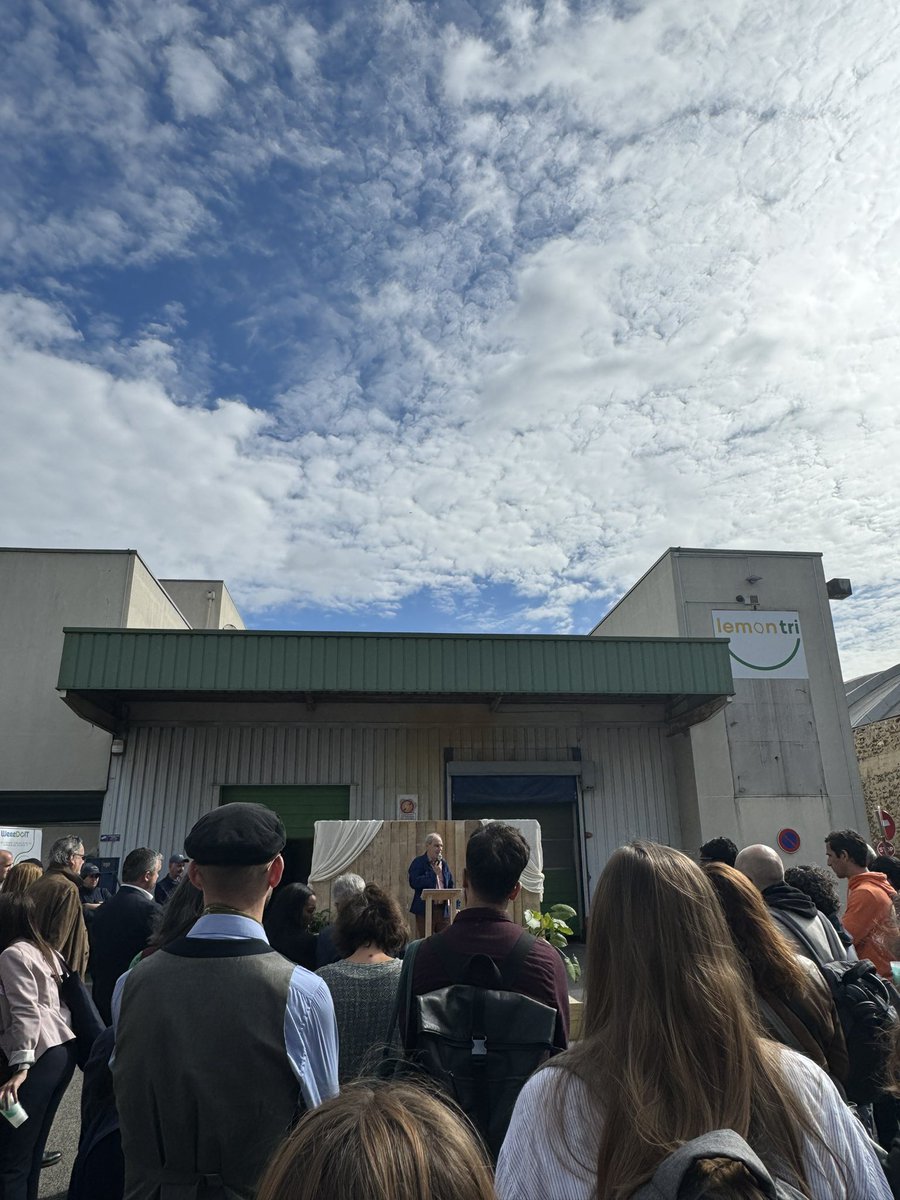 EcologieEst93's tweet photo. 🎤Mercredi, intervention de @Lascoux_Patrick lors de l’inauguration du Cartier circulaire à Pantin. 

♻️Espace regroupant des acteurs du réemploi aux pratiques engagées pour l’économie circulaire et l’insertion, le territoire est riche de ces activités économiques vertueuses ! https://t.co/is0G36Q3Lw