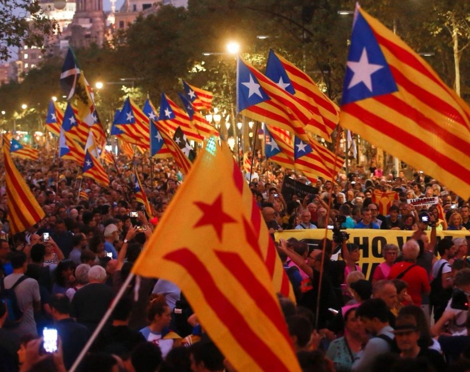 blancaalbapujol's tweet photo. Molt contenta que finalment s'hagi fet justícia!! Avui he estat absolta, després de més de 4 anys, d'un judici penal per un tweet durant campanya 10N 2019. Gran defensa @Francescsv Seguirem lluitant x la independència! @JuntsVng @JuntsXCat @JuntsPenedes https://t.co/r9Ib1TKyTZ