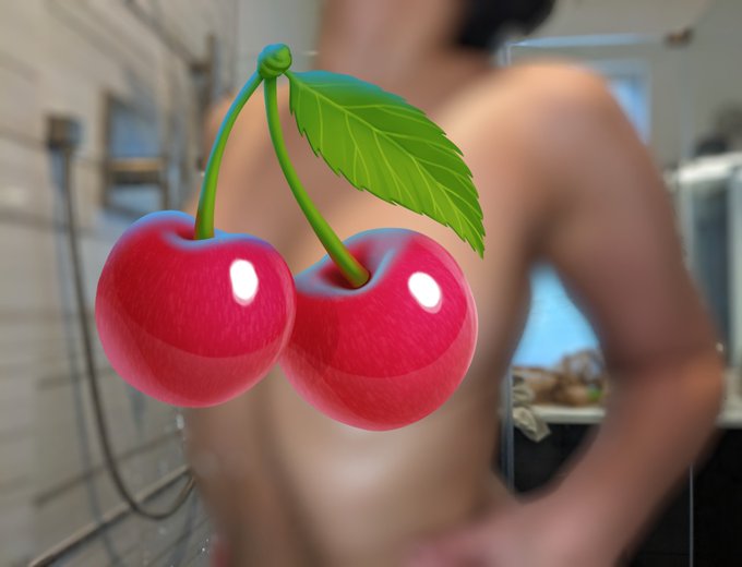 Loser task: jerk off to this blurred and censored photo of my tits. Uncensored tax is $10. Cashapp $TheZare