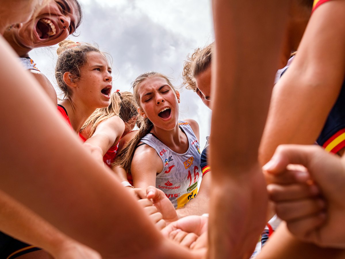 RFEBalonmano's tweet photo. 📋 Convocatoria de las #GuerrerasPromesasArena 🇪🇸 para una actividad en Mollina

➡️ Un total de 1⃣2⃣ jugadoras están citadas por @4inma4 

📰 Toda la información 👇

https://t.co/6AjzwsQWeO https://t.co/zI38TMr98H