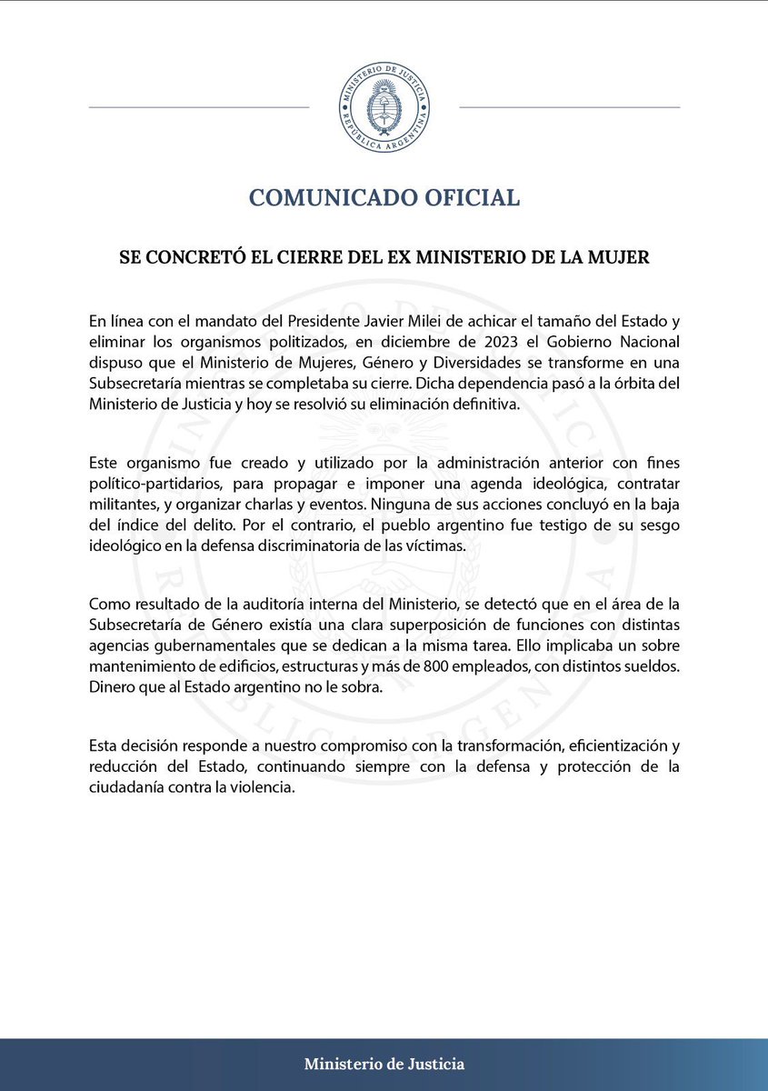Salgo de dar clases.
Una alumna de 16 años me pregunto si alguna vez había salido a la calle mirando constantemente para atrás con miedo a que me persiguieran acosadores.
Le contesté que no.
Ella me dijo que eso le pasa todos los días.
Y estos ignorantes cierran el Ministerio de