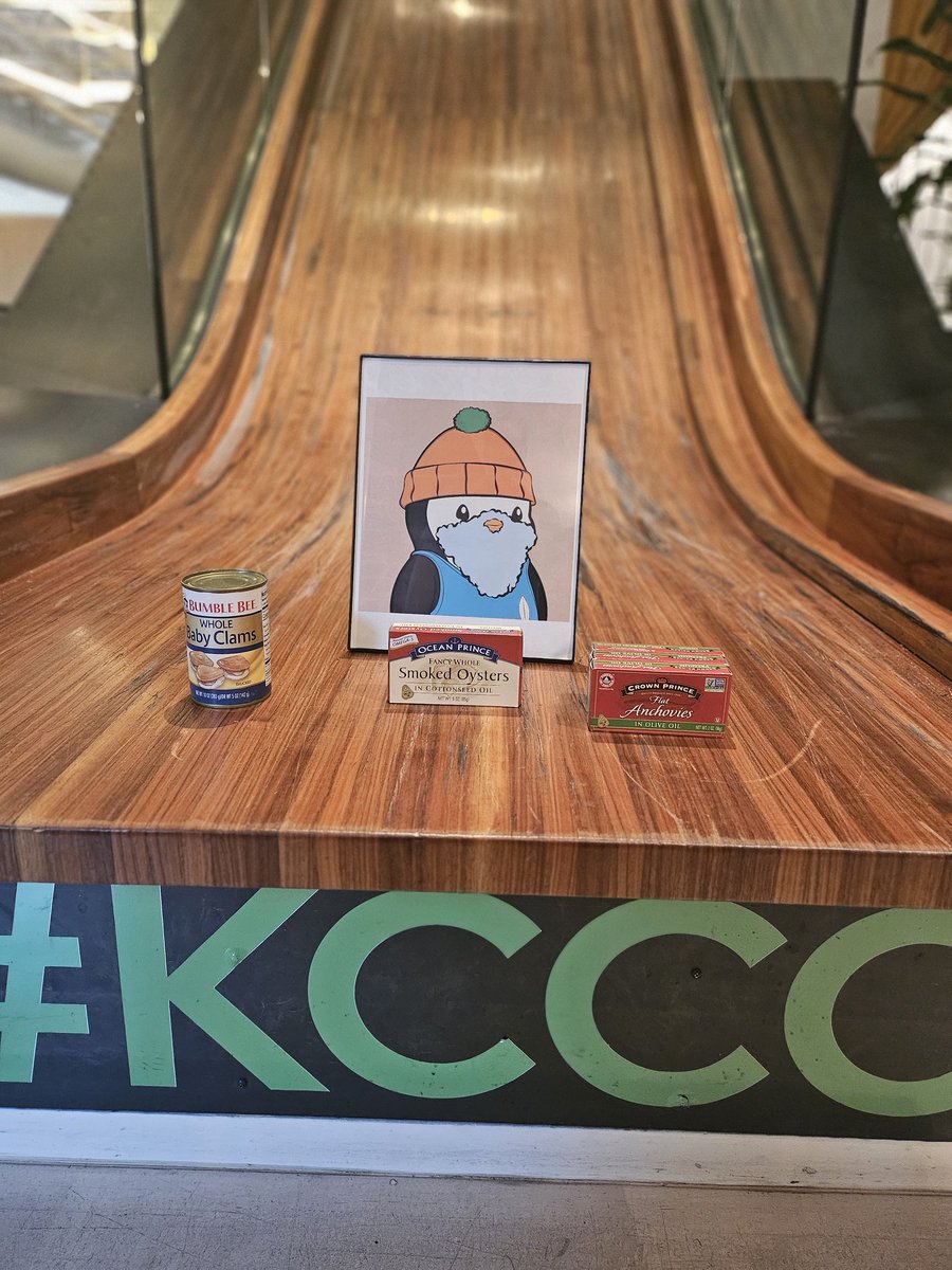 Today is the day that pudgy Penguin Lil Stevey Zissou gets a new home. Get in your offer now! opensea.io/assets/ethereu…