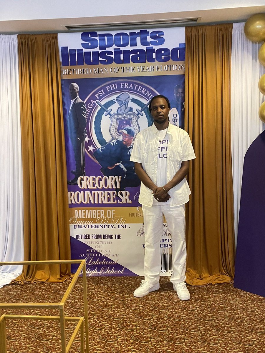 Flyb_100k's tweet photo. “Officially 1 Year 🎗️
CANCER FREE 🙏🏾
Thank You GOD ✝️
Praying For Everyone Fighting 🥊
#CongratsOnTheRetirementUnk
#LHSForever⚔️ https://t.co/SsAuazDjFZ