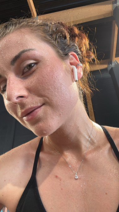 20 min d&rsquo;escaliers plus tard 🥵🔥  J&rsquo;adore la sensation que tu ressens apr&egrave;s le cardio 😍 https://t.co/