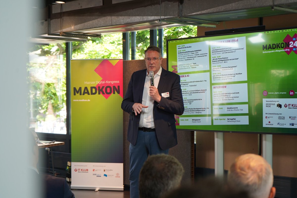 mastd_rlp's tweet image. Unter dem Motto #beyondcoding beleuchtet die #MADKON24 innovative Ansätze in der Softwareentwicklung. Auch Digitalisierungsminister @Alex_Schweitzer nahm heute an der MADKON teil & betonte die Bedeutung starker Innovationscommunities bei der Gestaltung des digitalen Wandels.