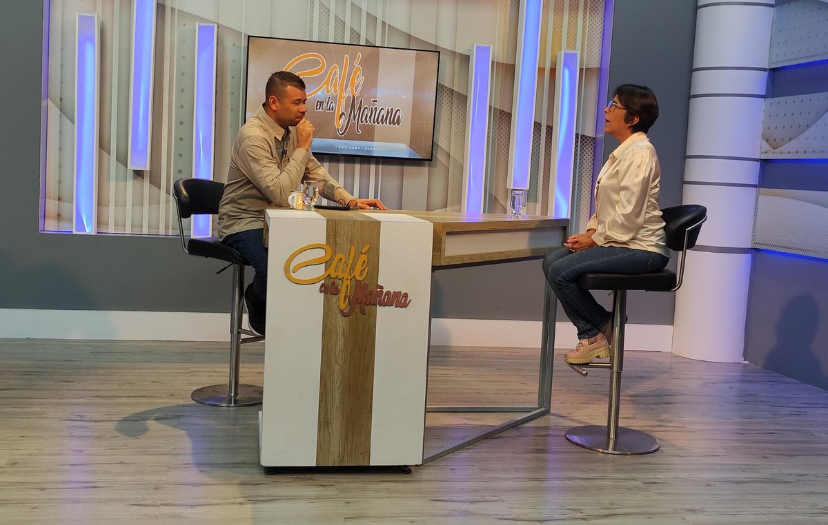 AndyPrensa's tweet photo. 🔴#AHORA|| La ministra @sandraoblitasr durante la entrevista en @cafeenlamanana destaca que #SNI2024 es una  plataforma que permite garantizar la Educación Universitaria a 339.345 jóvenes egresan de Educación Media y todos los que desean continuar sus estudios académicos https://t.co/V0FVYgmCdw