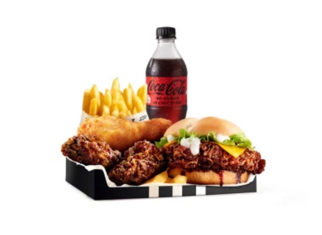 botshelokoetz's tweet image. KFC literally gave us the best box ever🥹🔥 the Dunked All Star Box is literally goated.