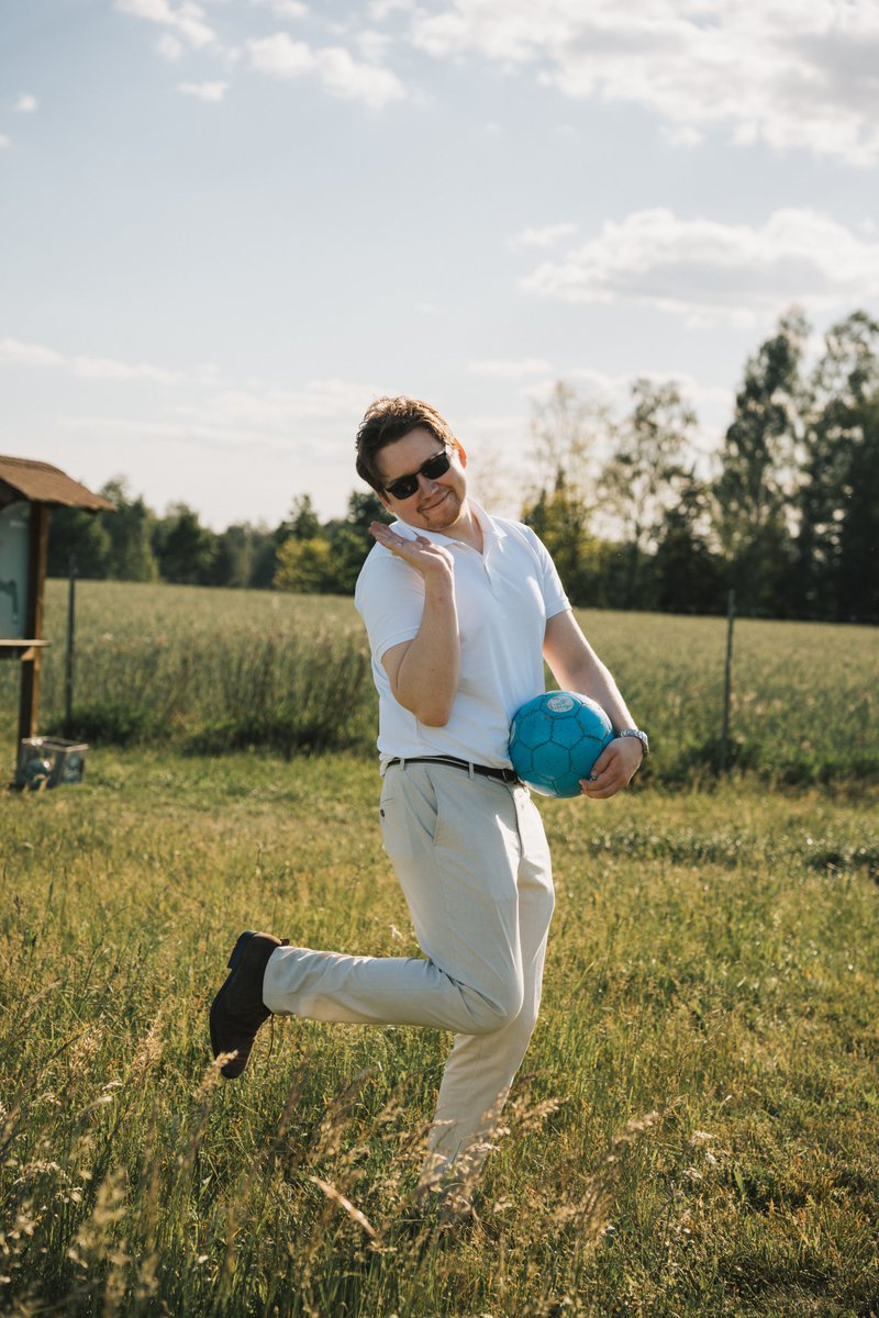 CIXON_de's tweet image. Wenn du so hart im CRM arbeitest, dass du sogar auf dem Soccer-Golfplatz Business-Casual rockst. 🤵⚽️🏌️‍♂️ Winkt dem Wochenende zu, Profis! 

#WorkHardPlayHarder #HubSpotLife #OffsiteVibes