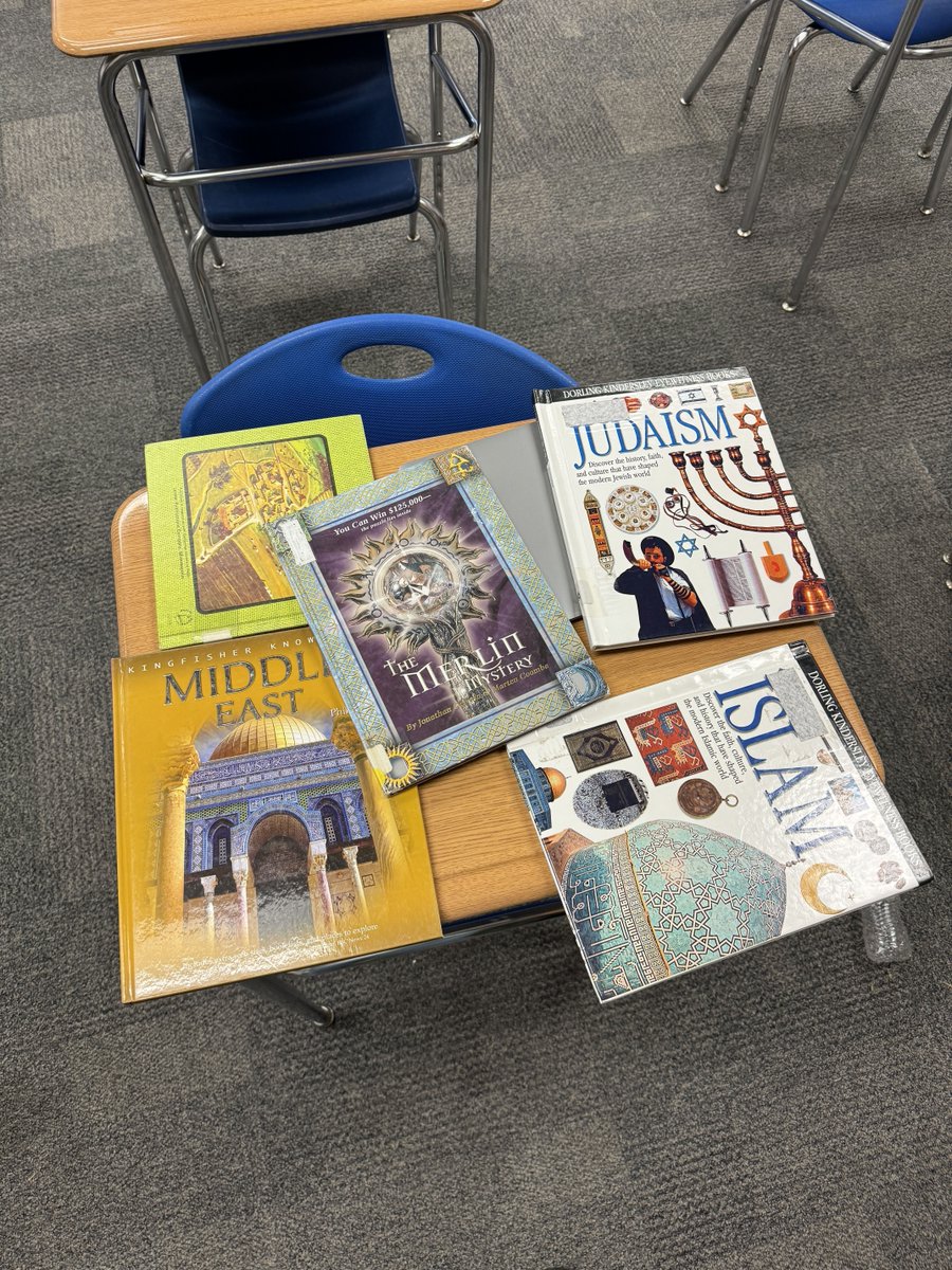 NKCEdFoundation's tweet photo. Mr. Hyde's Kahler Innovation Grant 💡 created Historical Artifact Kits at @AntiochMS! Thx 2 the @Nelson_Atkins Educator Resource Center, 400+ students got hands-on w/ artifacts from the Middle Ages 🏰 The 7th-grd social studies team brought medieval times to life for Gen Alpha! https://t.co/fGrG1Dl97o