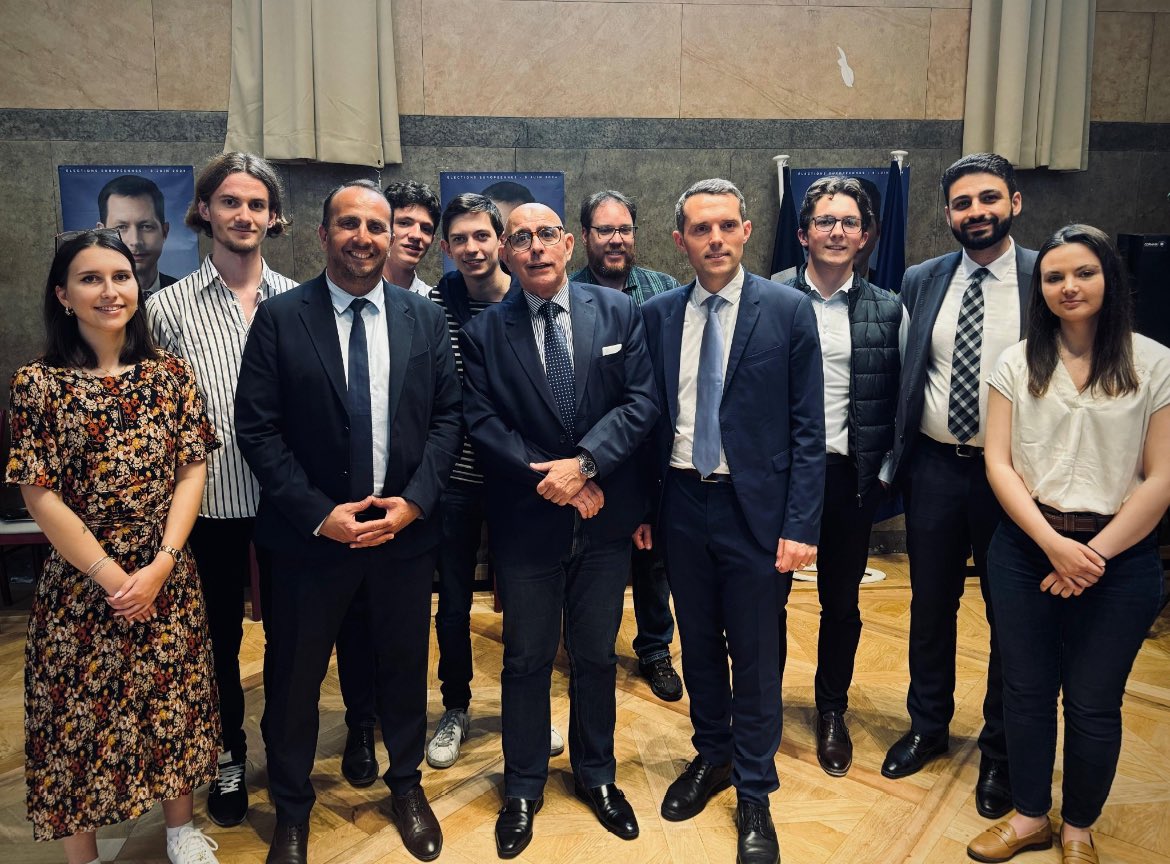 jeunesreps's tweet photo. 👊Dernière ligne droite pour les @jeunesreps à quelques heures de la fin de la campagne de @fxbellamy pour les #Europeennes2024 ! 

👉Ce dimanche #9juin, un seul vote, un seul tour pour maîtriser notre destin et faire entendre la voix de la France en Europe #AvecBellamy ! https://t.co/pZwAeYJomR
