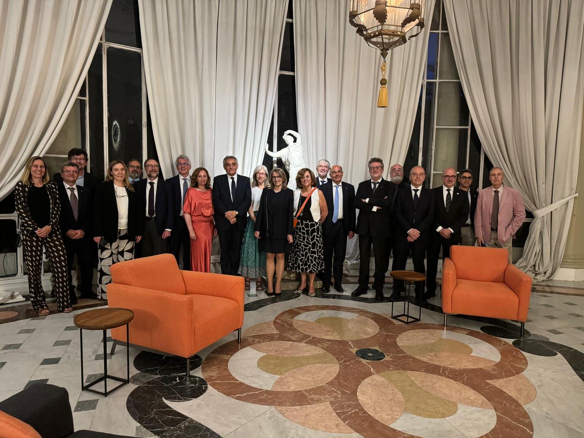 Italy in Spain tweet media