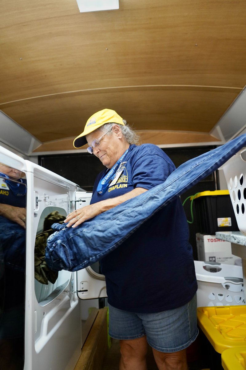 TexansOnMission's tweet photo. After a destructive tornado tore through Valley View, Texas, TXM volunteers are offering support by washing, drying and folding laundry.

Sharon Inglis, laundry volunteer: “We go home more blessed than the people we’re trying to serve.”

#valleyview #texansonmission #TBM #SBDR https://t.co/pif3Psreju