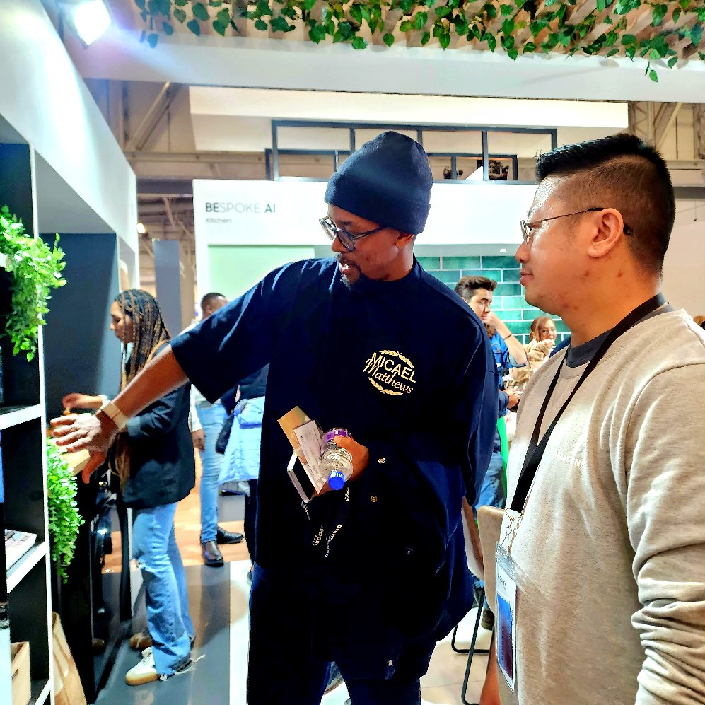 SamsungSA's tweet photo. #Samsung means "three stars", & at our exhibition stand today, we spotted: ⭐ our products, ⭐ friend of the brand @MapsMaponyane , & ⭐ you. Thank you to all who joined us today @decorexSA #DecorexCT 💙! #SamsungBespoke #Decorex2024 https://t.co/2Q44mWMSND