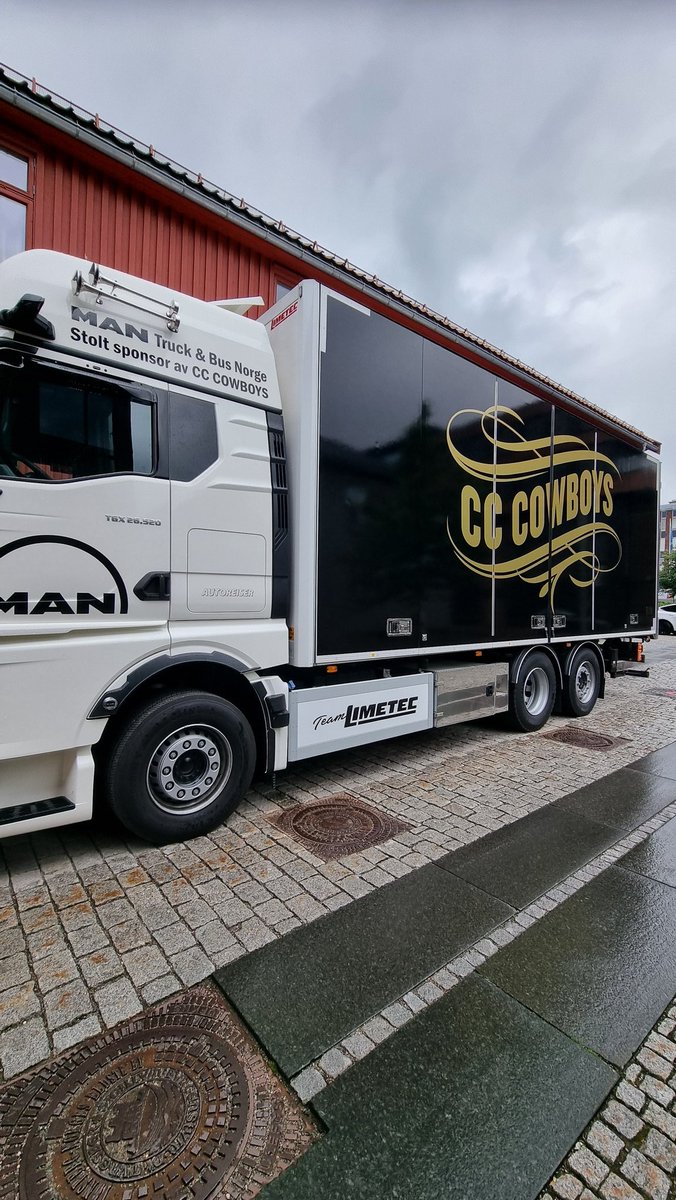billsob's tweet photo. Fant en kjent bil, må bli en bra aften! @tonsberg_  #konsert @CCCowboys_ https://t.co/eGO6QpgZgP
