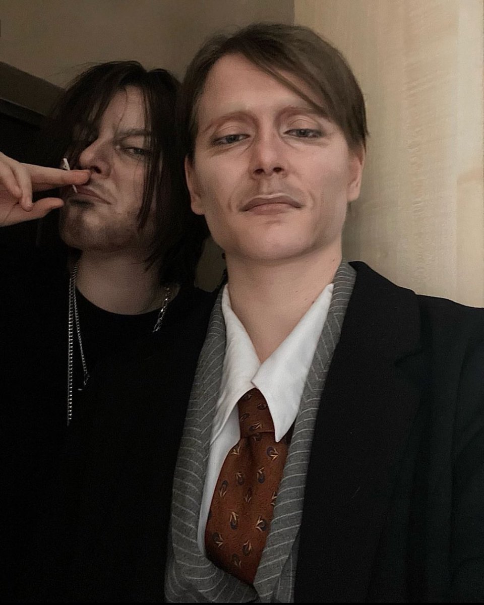 nayaacoser's tweet photo. Norman Reedus and Mads Mikkelsen 

another photo with my sister! we did it for laughs, but it turned out even similar, so we decided to show you! 
#madsmikkelsen #thewalkingdead #hannibal https://t.co/s0eS0jvirL