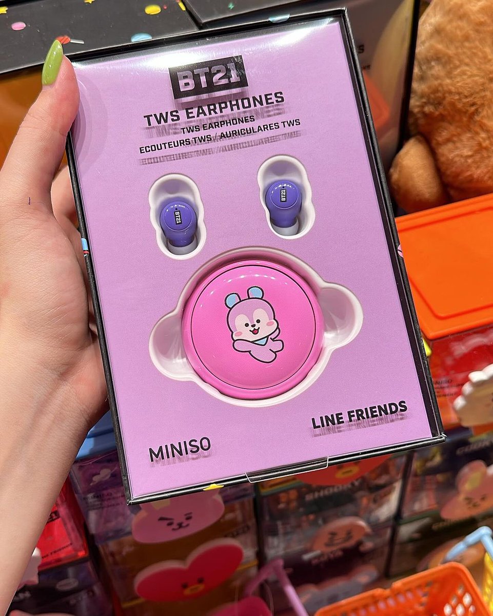 Hahhh emang bolehhh ini TWS earphones bisa segemess ini custom BT21 MINISO INDO. Plis apa bgt ini mana ada warna purple nya ahhh my favo nangesss!💜😭 #MINISOINDO
