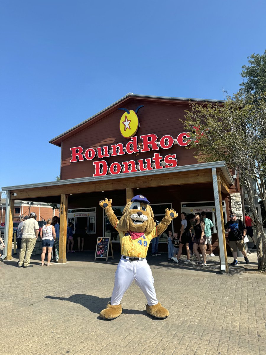 RRExpress's tweet photo. #HappyNationalDonutDay 🍩
Catch Spike at Round Rock Donuts until 12 p.m. today and watch the #RRExpress transform into the #RRDonuts on June 28 and August 31! https://t.co/S8XcoAJxNp