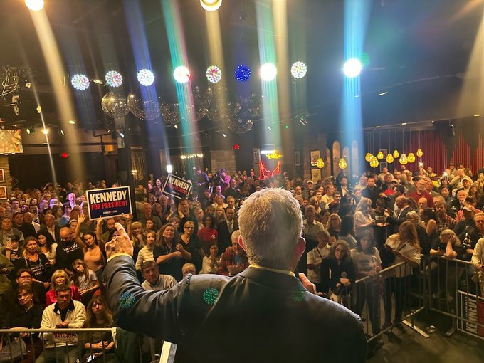 Rfk4POTUS's tweet photo. @mcarmystrong @JoeBiden @realDonaldTrump @RobertKennedyJr #MakeJoeDebate
#IsTrumpChicken
#LetKennedyDebate
@cnn @ErinBurnett @jaketapper @VanJones68
https://t.co/f8Fd2eWHvi https://t.co/Yoc56ojvaj