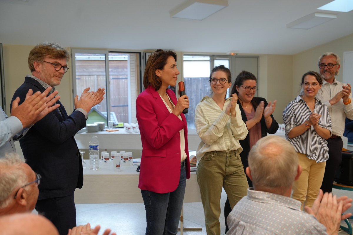 MFesneau's tweet photo. Derniers moments pour convaincre à Sainte-Cerotte dans la Sarthe avec @ValerieHayer, @auroreberge, @EricMartineau72, @juliedelpech72, @plecamp et @MDesjonqueres.

Jusqu’à la dernière heure, la dernière minute : #JeVoteBesoindEurope le 9 juin. https://t.co/pzl9RE7iiv
