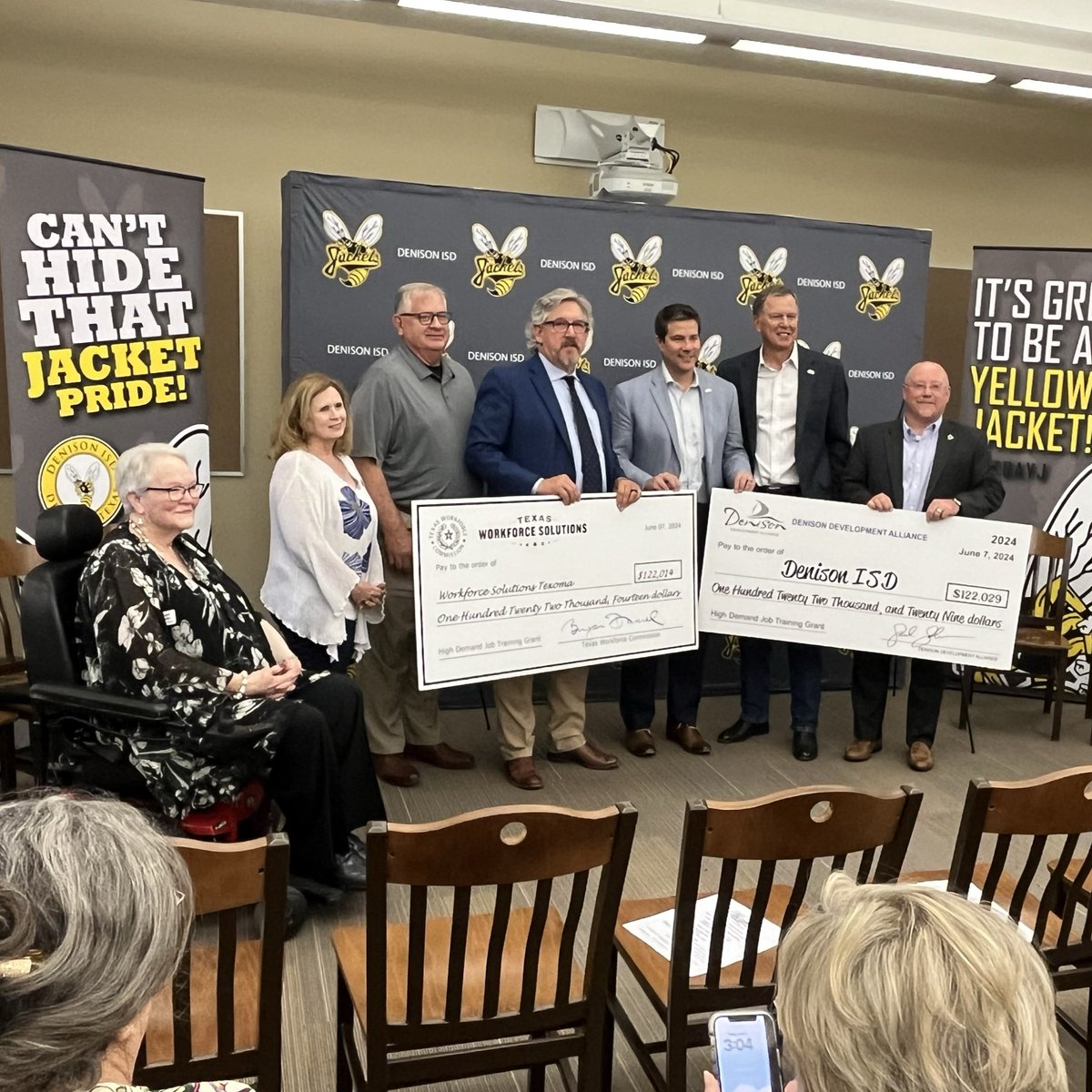 #TWC awarded <a href="/WorkforceTexoma/">Workforce Solutions</a> a $122,014 High Demand Job Training (#HDJT) grant presented by Chairman Bryan Daniel at <a href="/DenisonHS/">Denison High School</a>.

🔗 Learn more about the HDJT program at pulse.ly/kpr4vzwxqi