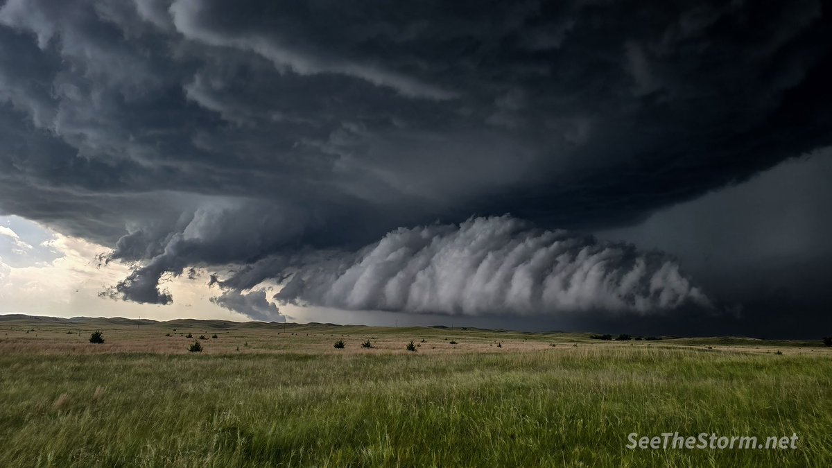 VinceWaelti's tweet photo. Now west of Anselmo, Nebraska! @RadarOmega - https://t.co/flhbGcMDHQ https://t.co/NbhU8CzVmp