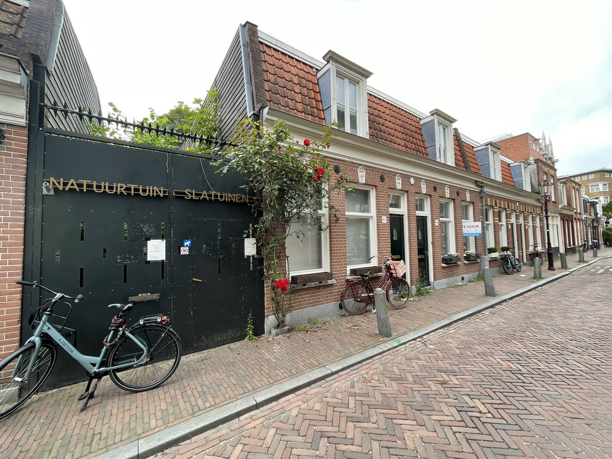 NietTeKoop's tweet photo. 8-6-2024, 15u bij Slatuinenweg 53 flitsactie 175 tegen de uitverkoop van onze sociale woningen zoals deze gezinswoning. Sluit je aan bij de actie! https://t.co/bM5ReDiKdz @woonopstand @HuurdersNetwerk https://t.co/soFHQoei9P