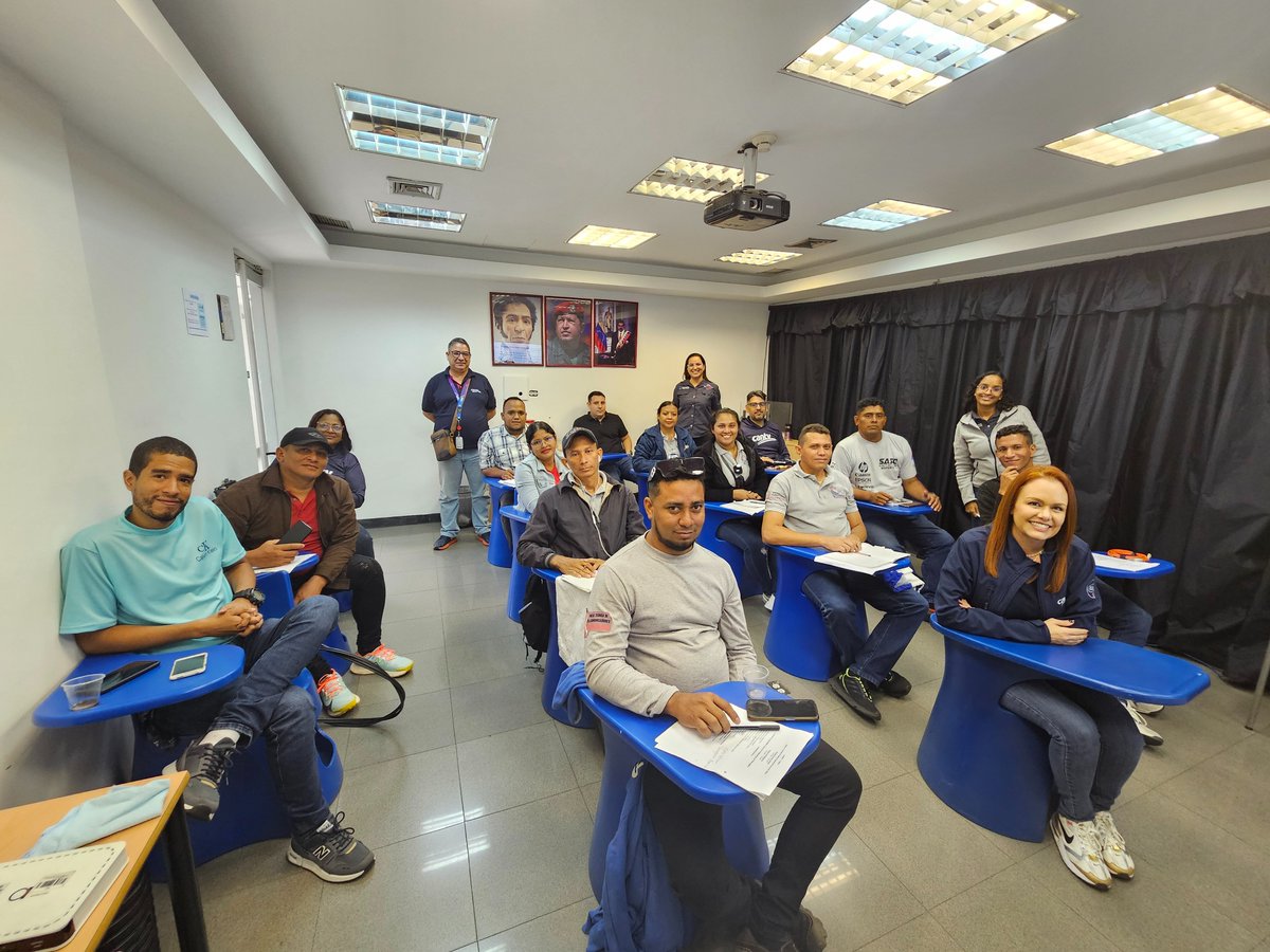 Mincyt_VE's tweet photo. #7Jun | @FundacionCendit y Cantv impulsan desarrollo tecnológico junto al poder popular.

Integrantes de la Red de Mesas Técnicas del estado Guárico y la cooperativa CMG Telco de Camaguán, participaron en el curso sobre fundamentos de fibra óptica ➡️https://t.co/i2VUI4qZRd https://t.co/4CICv1sNLz