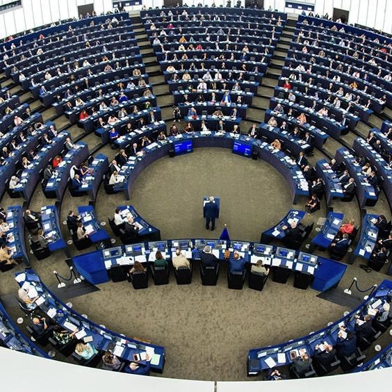 Ambrela_org's tweet photo. Vo voľbách do Európskeho parlamentu #EP volíme už zajtra 8.6.! Sociologička #ZuzaFialová z pozorovateľskej #PDCS v novom blogu a prezentuje 3 #otázky, ktoré si treba položiť a zodpovedať v súvislosti s eurovoľbami. K povinnému čítaniu: https://t.co/MlL0B9SsZm Voliť treba!
#votEU https://t.co/9814ACzJ7J